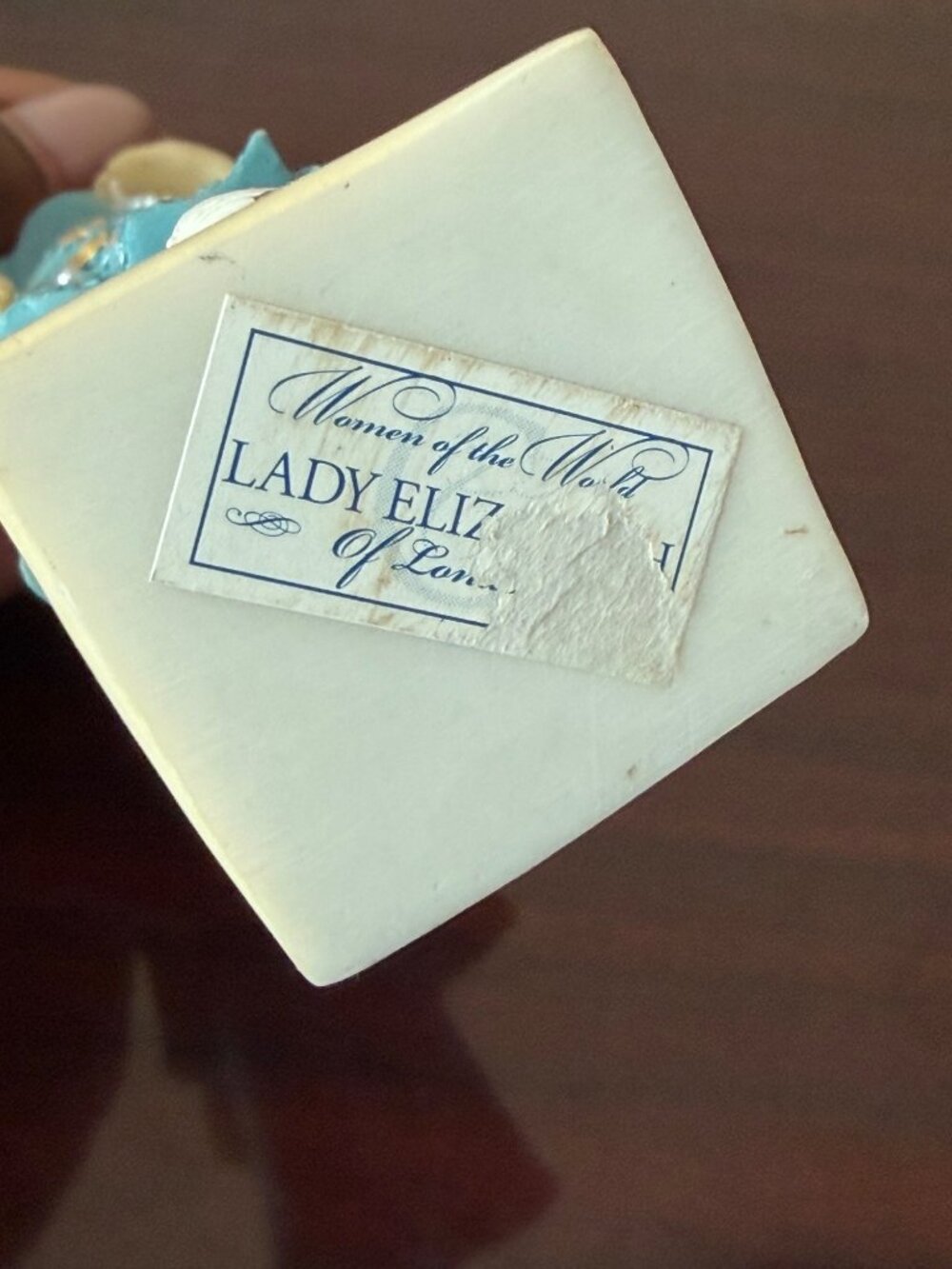 Vintage Women of the World Lady Elizabeth of London Resin Figurine 5.5" - Picture 4 of 12